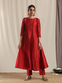 trueBrowns - Red Silk Slit Kurta & Pant (Set of 2)
