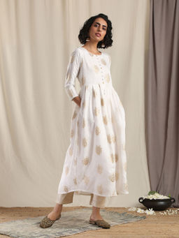 trueBrowns - White Gold Modal Silk Pleated Kurta & Pant (Set of 2)