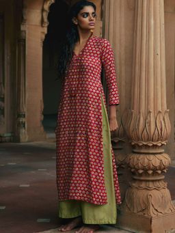trueBrowns - Red Hand Block Printed Slit Silk Kurta Palazzo (Set of 2)