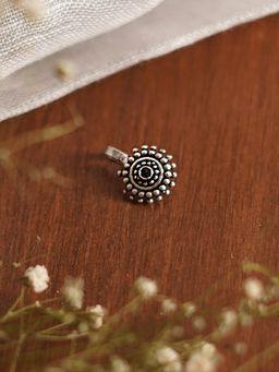 Teejh - By Joker & Witch Lalita Black Stone Floral Nose Pin