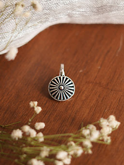 Teejh - By Joker & Witch Kiara Silver Oxidised Nose Pin