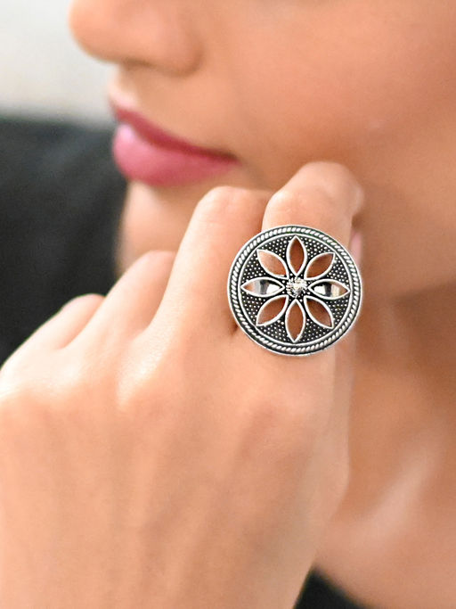 Teejh by Joker and Witch Adya Silver Floral Ring