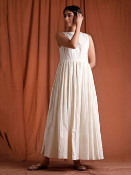 Tjori - Off White Cotton Silver Gathered Kurta