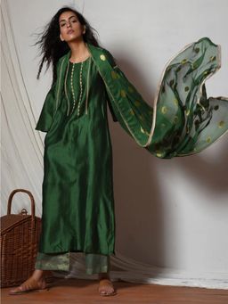 trueBrowns - Cocktail Green Jute Kurta With Kota Silk Pant and Chiffon Bordered Dupatta - Set of 3
