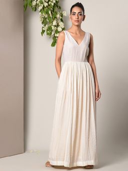 trueBrowns - White Golden Crinkle Flare Dress