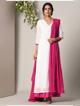 trueBrowns - White Pink Border Dress Pink Silver Crinkle Dupatta - Set of 2