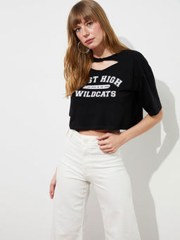 Trendyol - Black Cut Out Crop Graphic T shirt