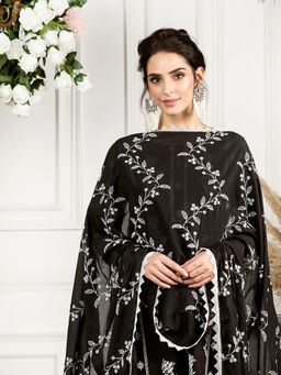 Mulmul - Black Embroidered Belchanderi Dupatta