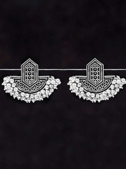 Voylla - Leela Pearl Beauty Ear Studs