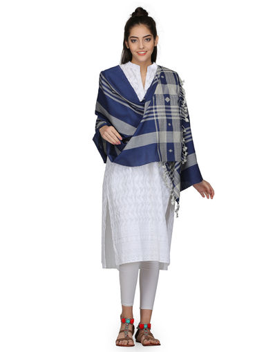 The Weave Traveller Shawls Stoles And Dupattas Buy The Weave Traveller Blue Handloom Hand Woven Bhujodi Cotton Stoles Scarves For Women Online Nykaa Fashion