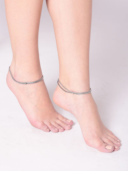 Anklets Online Buy Anklets At Best Prices In India Nykaa Fashion Trova immagini stock hd a tema indian traditional leg wear jewelry payal e milioni di altre foto, illustrazioni e contenuti vettoriali stock royalty free nella vasta raccolta di shutterstock. anklets online buy anklets at best