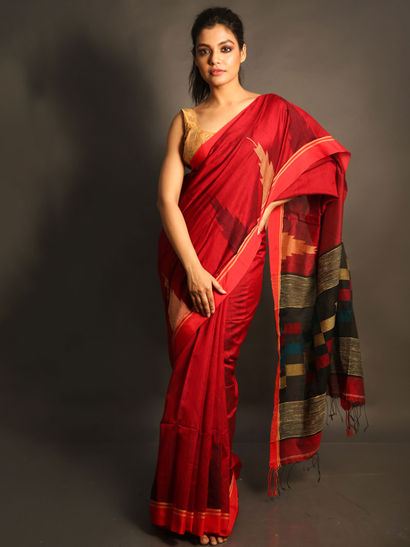 Black Saree Online Buy Designer Black Saree Blouse At Best Prices Nykaa Fashion Our channel make sure that the public will be aware of latest and trending fashion styles. black saree online buy designer black