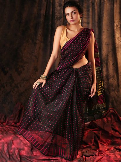 Black Saree Online Buy Designer Black Saree Blouse At Best Prices Nykaa Fashion