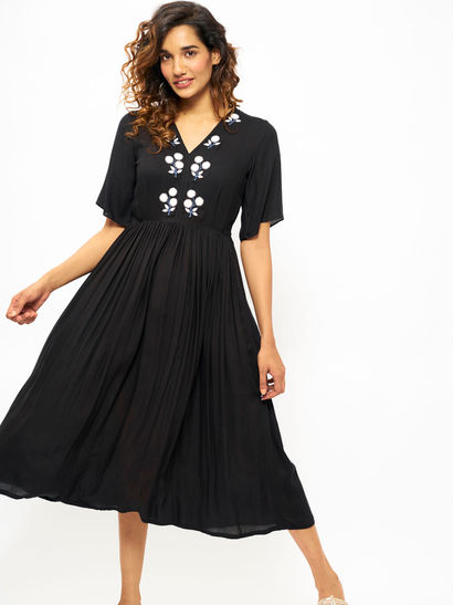 Black Dresses Buy Lbd Designer Black Dresses For Women Online Nykaa Fashion