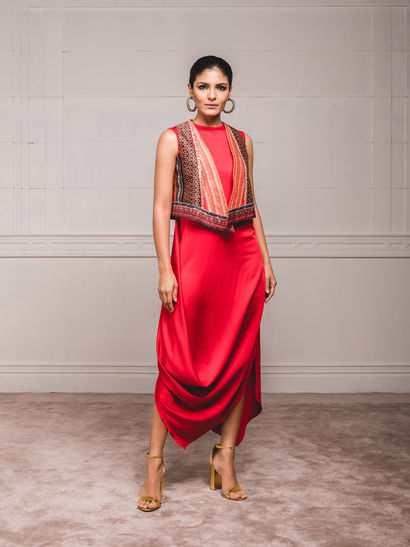 Tarun Tahiliani Buy Latest Tarun Tahiliani Designs Online Nykaa Fashion Tarun tahiliani dresses & more at aza fashions.