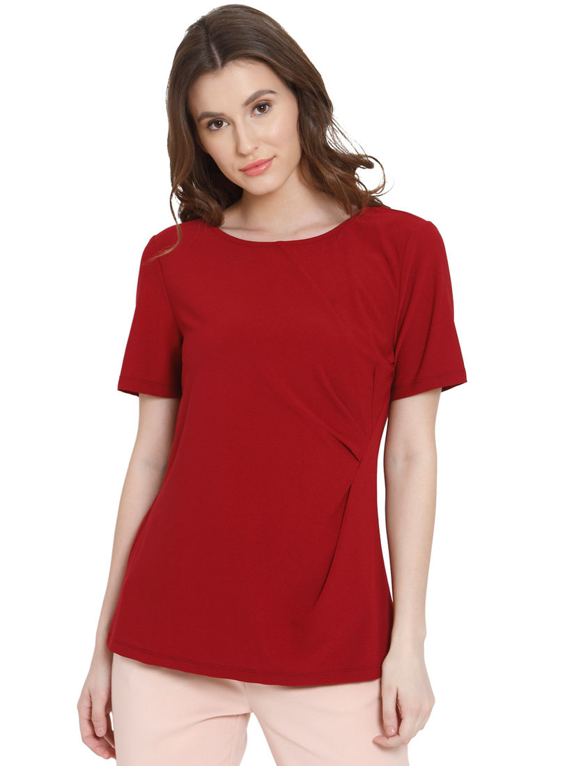 red round neck t shirt