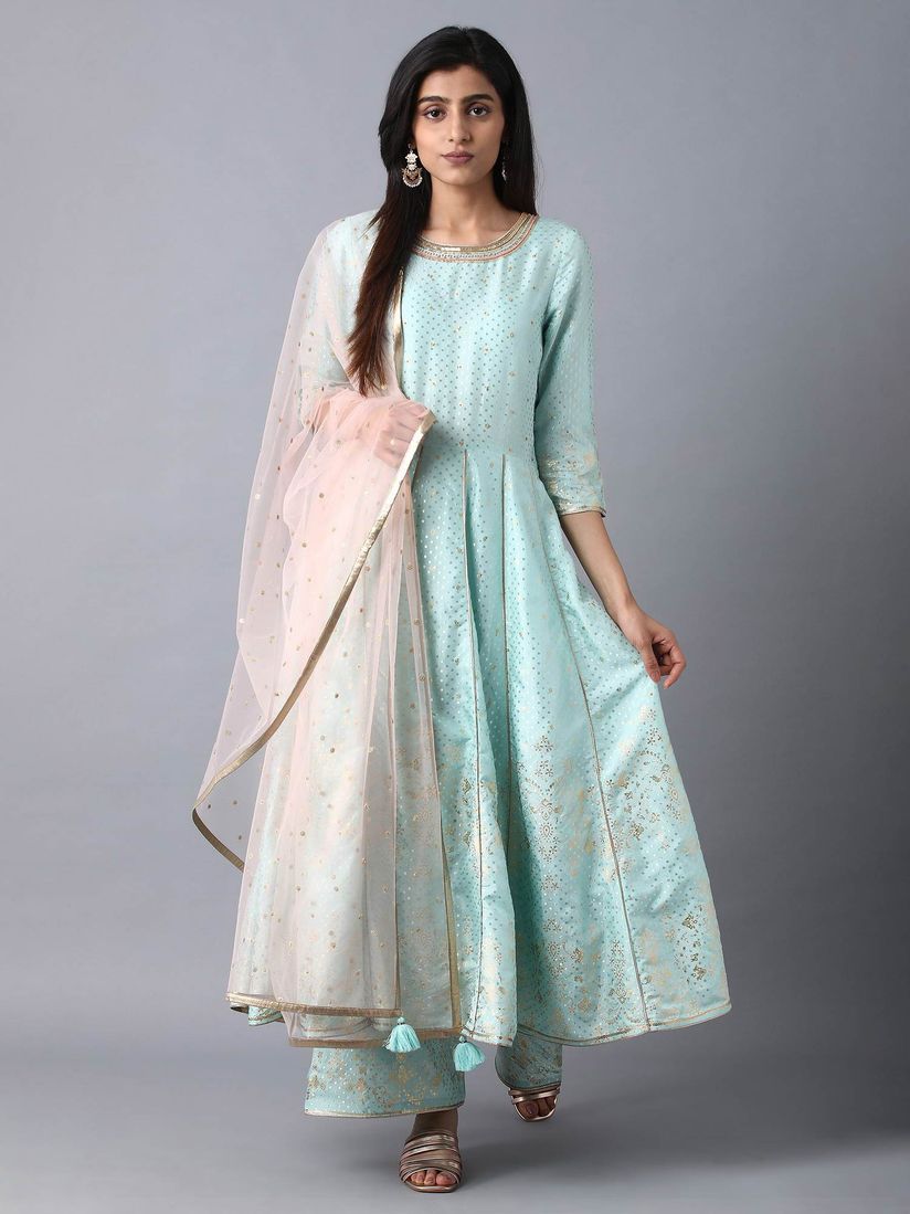 suits with parallel pants