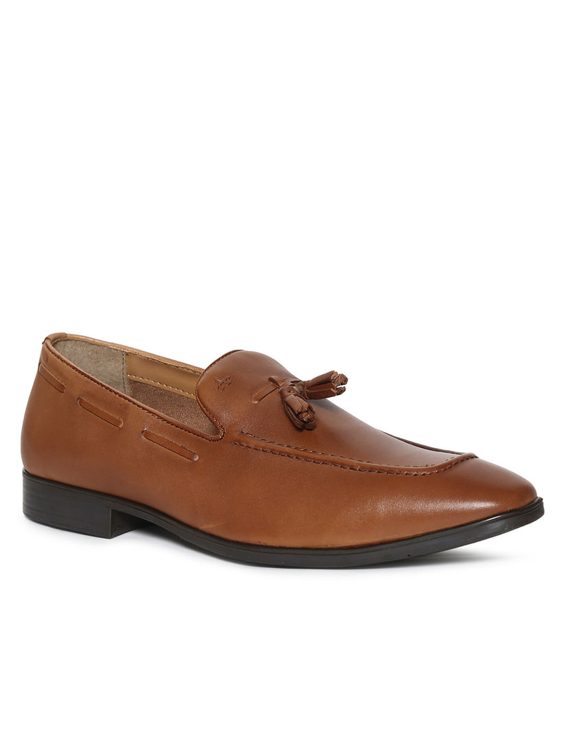 arrow moccasins closed