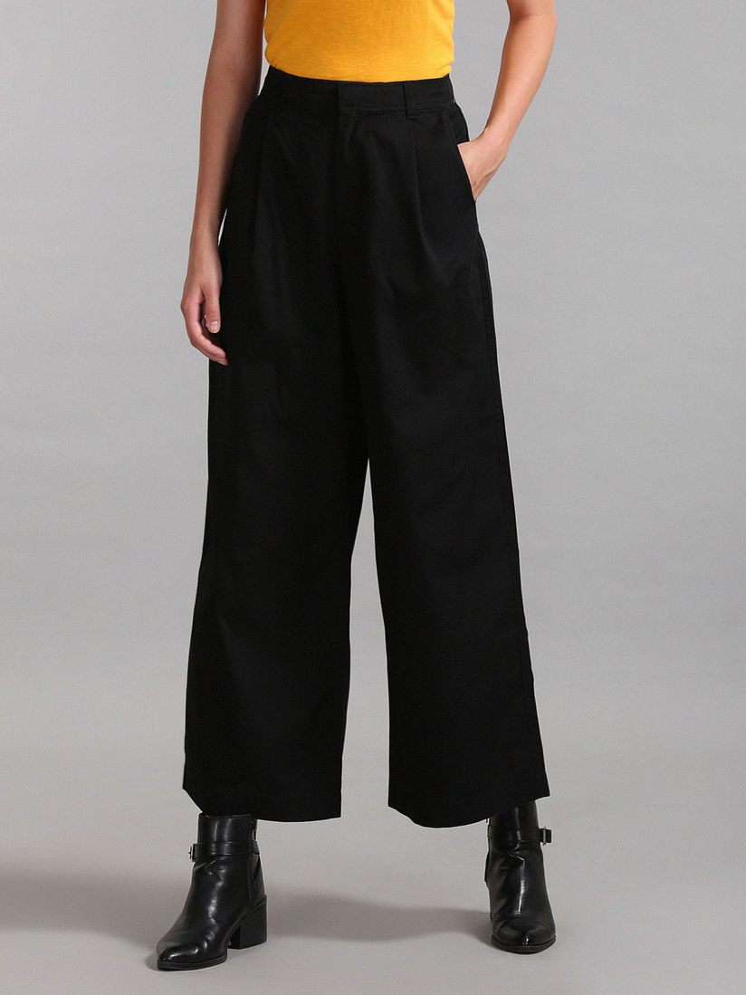wide legged pleated pants