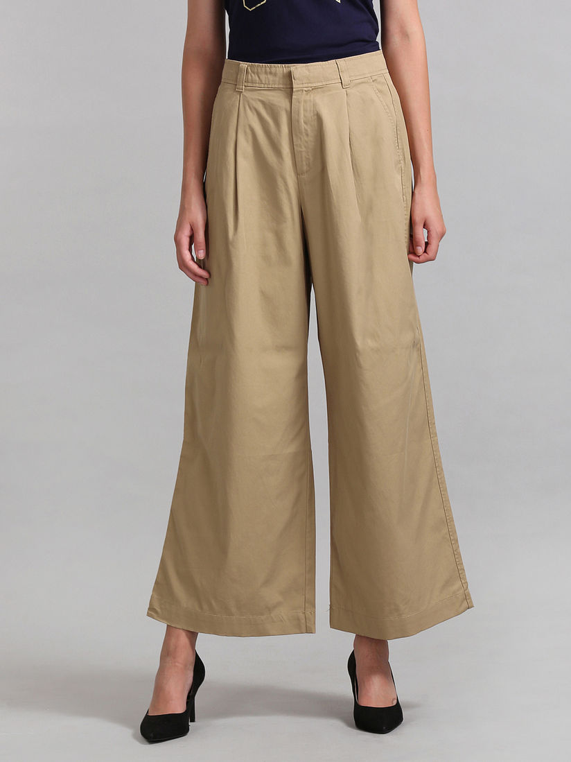 wide legged pleated pants