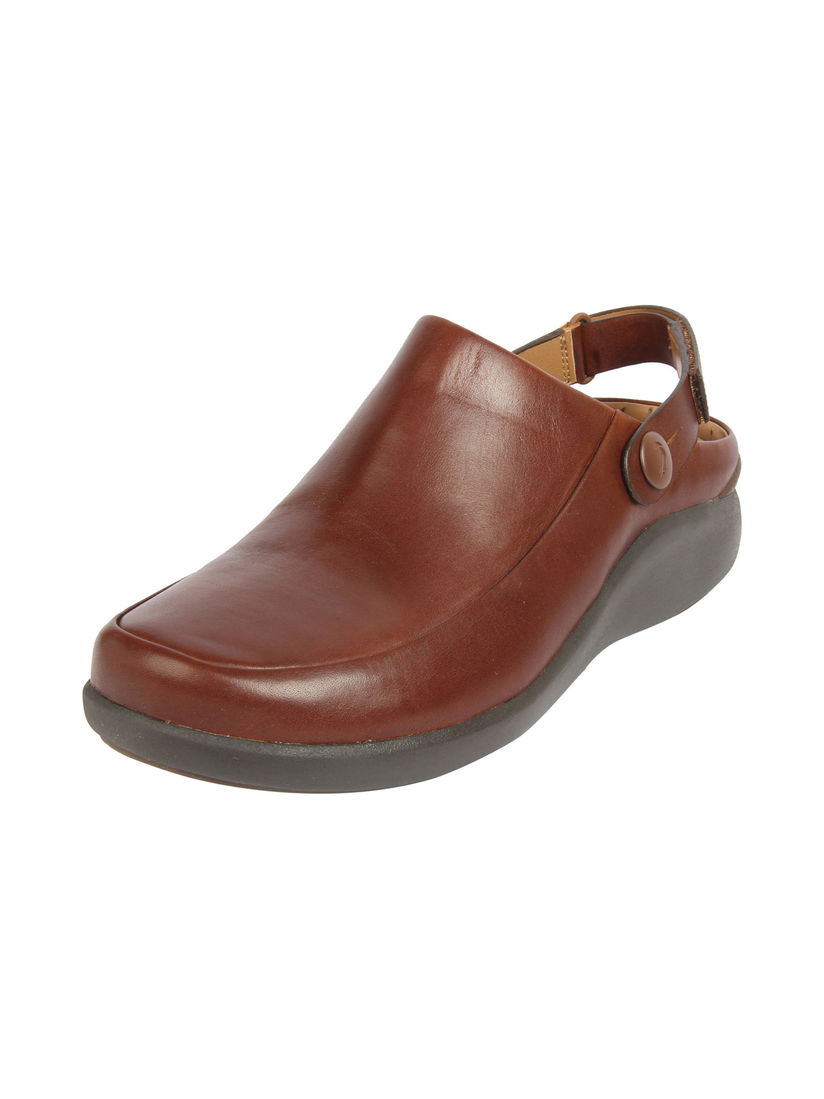 discount clarks clogs