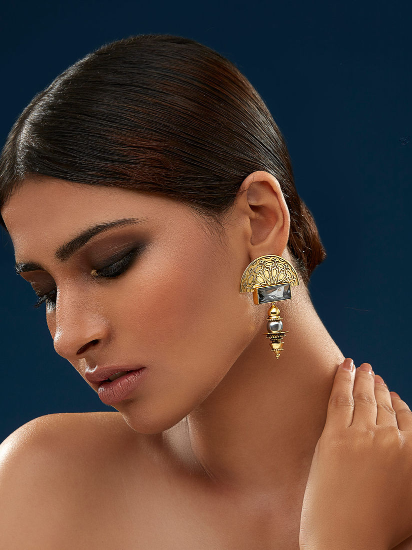 Confluence Earrings Buy Confluence Jj Valaya Warrior Princess Melange Earrings Made With Swarovski Crystals Pearls Online Nykaa Fashion Bridal outfits by jj valaya.here's one of the top couture fashion designers of our country, whose bridal outfits are much sought after.