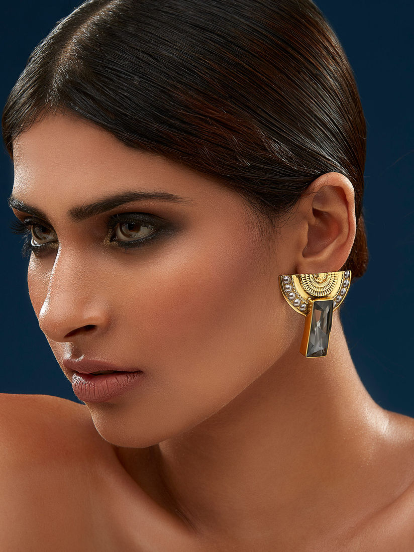 Confluence Earrings Buy Confluence Jj Valaya Ranas Warrior Princess Half Eclip Made With Swarovski Crystals Pearls Online Nykaa Fashion A larger than life approach to fashion and lifestyle has always been his signature.