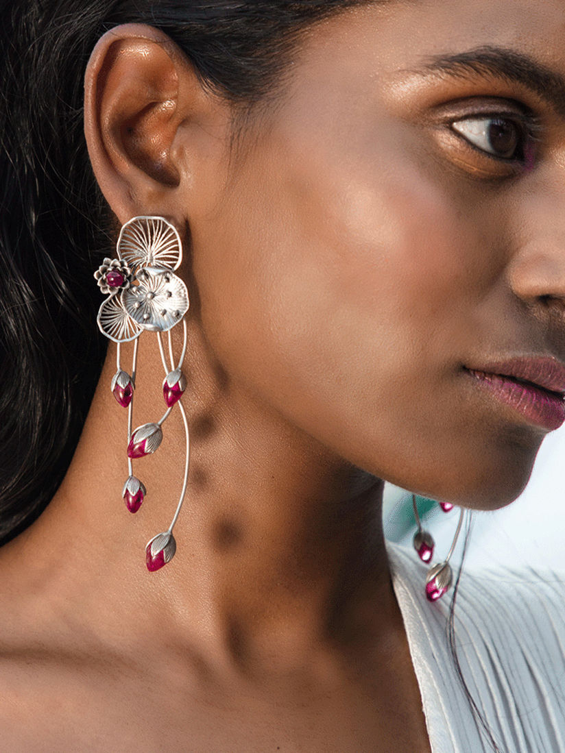 Shaya By Caratlane Earrings Buy Shaya By Caratlane Sterling Silver Oxidised Rise Above Failure Earrings Online Nykaa Fashion Grt jewellers is one of the india's foremost jewellery store having an exquisite collection of jewellery in gold, diamond, platinum also available exclusively in grt jewellers online jewellery shopping. shaya by caratlane sterling silver oxidised rise above failure earrings