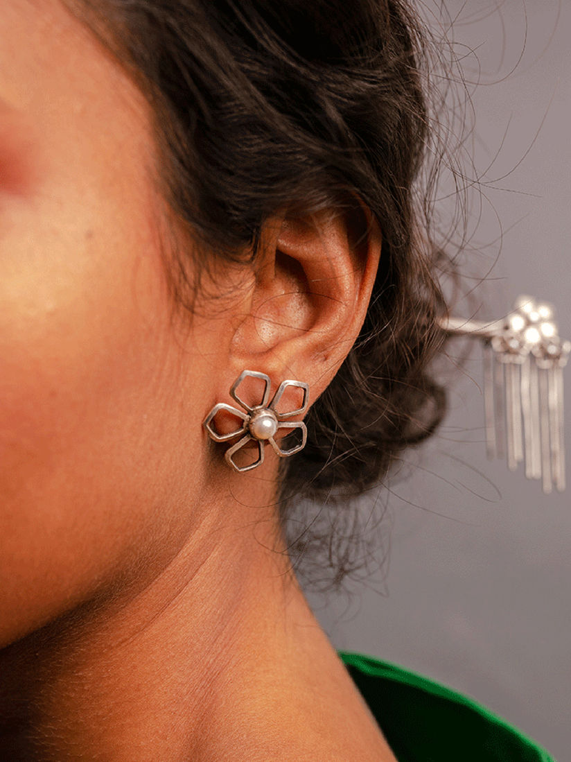 Shaya By Caratlane Contemporary Fashion Jewellery Buy Shaya By Caratlane Silver Sterling Earrings Online Nykaa Fashion Looking to rock some unique hand jewellery at your wedding? shaya by caratlane silver sterling earrings
