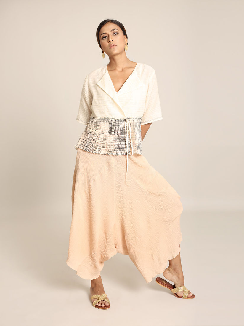 Urvashi Kaur Shirts Tops And Crop Tops Buy Urvashi Kaur Core Top Online Nykaa Fashion Gul panag was at urvashi kaur's store launch lending her support and modelling the outfit for the shutterbugs…