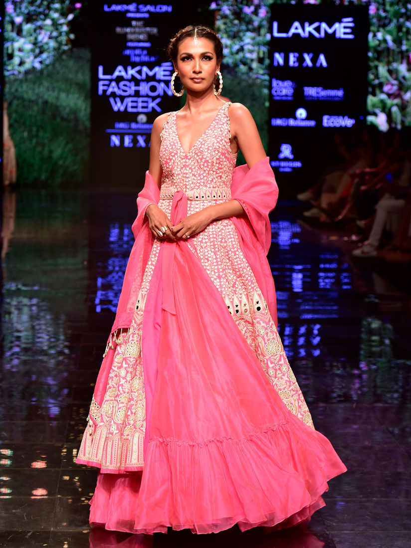 Arpita Mehta Salwar Suits And Sets Buy Arpita Mehta Raspberry Pink Anarkali With Ruffle Organza Skirt And Dupatta Set Of 3 Online Nykaa Fashion From women's trouser suits to fitted suits, tailored suits & matching separates in print & smart styles. arpita mehta raspberry pink anarkali with ruffle organza skirt and dupatta set of 3