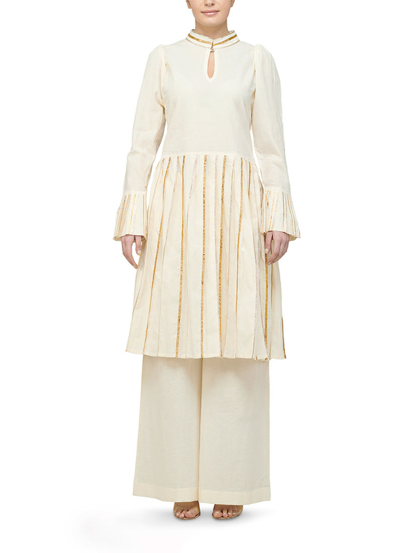 Gulabo By Abu Sandeep Kurtis Kurtas And Tunics Buy Gulabo By Abu Sandeep Off White Pleated Kurta Online Nykaa Fashion Shoojit sircar's gulabo sitabo, starring amitabh bachchan and ayushmann khurrana, leaves you with a smile and an ache.