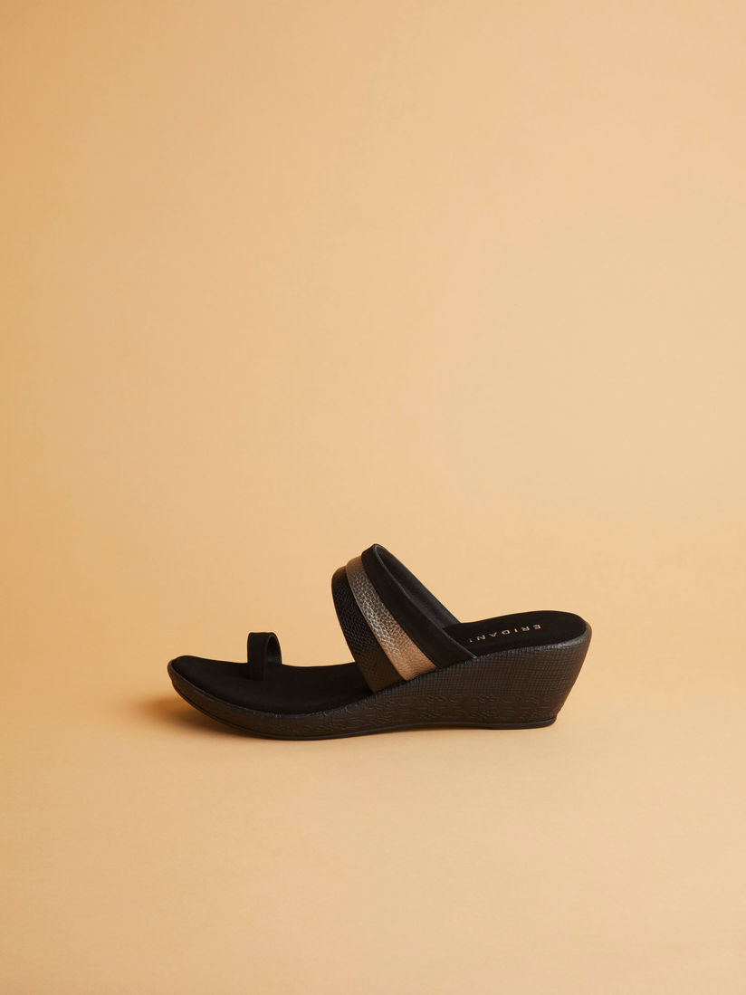 black wedges