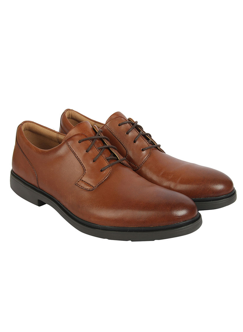 un tailor tie clarks