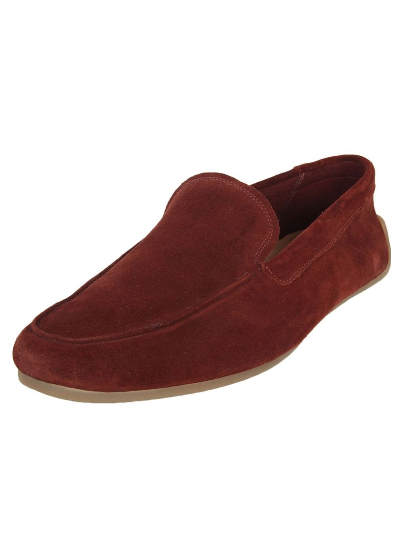 maroon clarks
