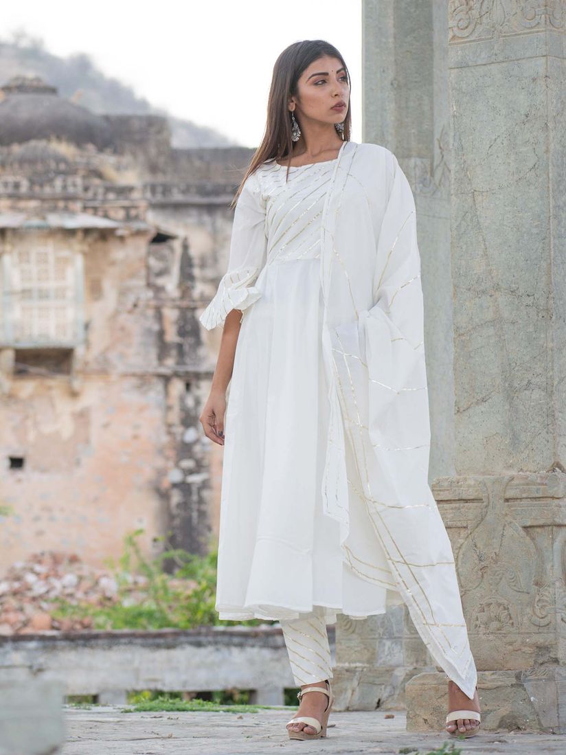white dress with bandhani dupatta