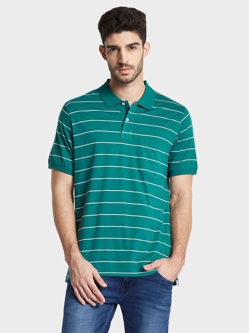 dark green t shirt with blue jeans