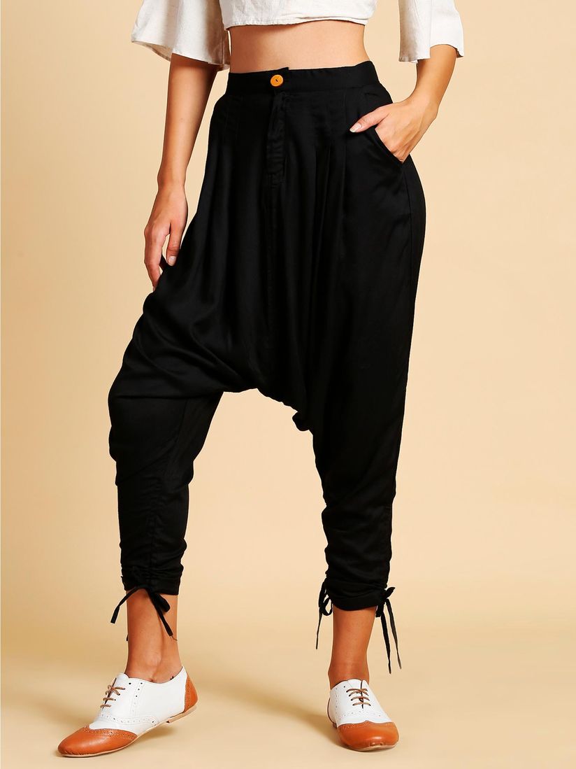 Desi Weavess Bottoms Pants And Trousers Buy Desi Weavess Black Solid Jodhpuri Pants Online Nykaa Fashion Choosing a color depends on your body type.