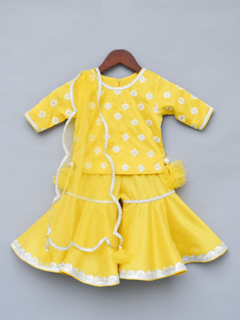 Fayon Kids Kids Suit Sets Buy Fayon Kids Yellow Embroidered Kurta With Sharara And Dupatta Set Of 3 Online Nykaa Fashion See what sharara design (ahmedsharara11) has discovered on pinterest, the world's biggest collection of ideas. fayon kids yellow embroidered kurta with sharara and dupatta set of 3