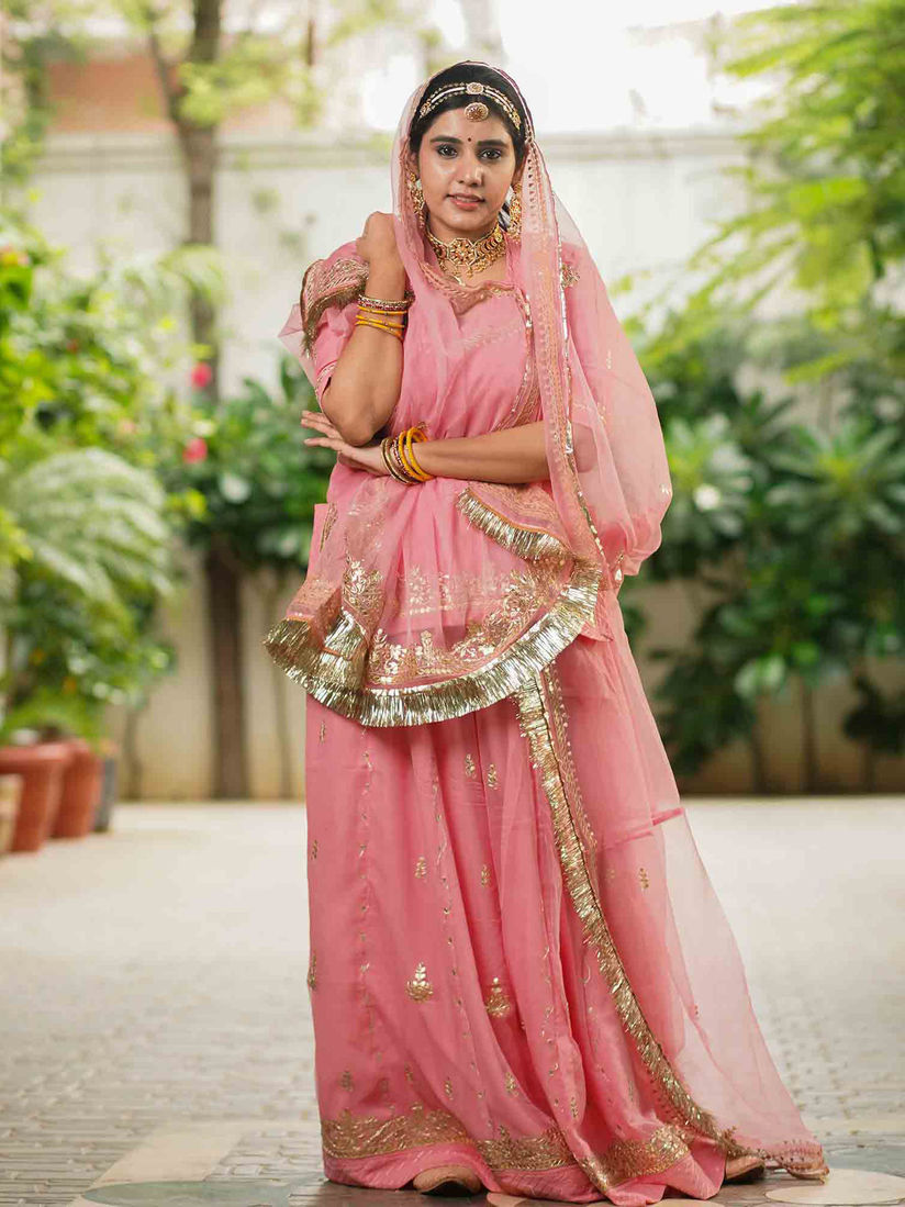 Gulabi Dori Lehengas Buy Gulabi Dori Pink Gota Work Top With Lehenga Dupatta Set Of 3 Online Nykaa Fashion However lehenga is little different from ghagra or chaniya.