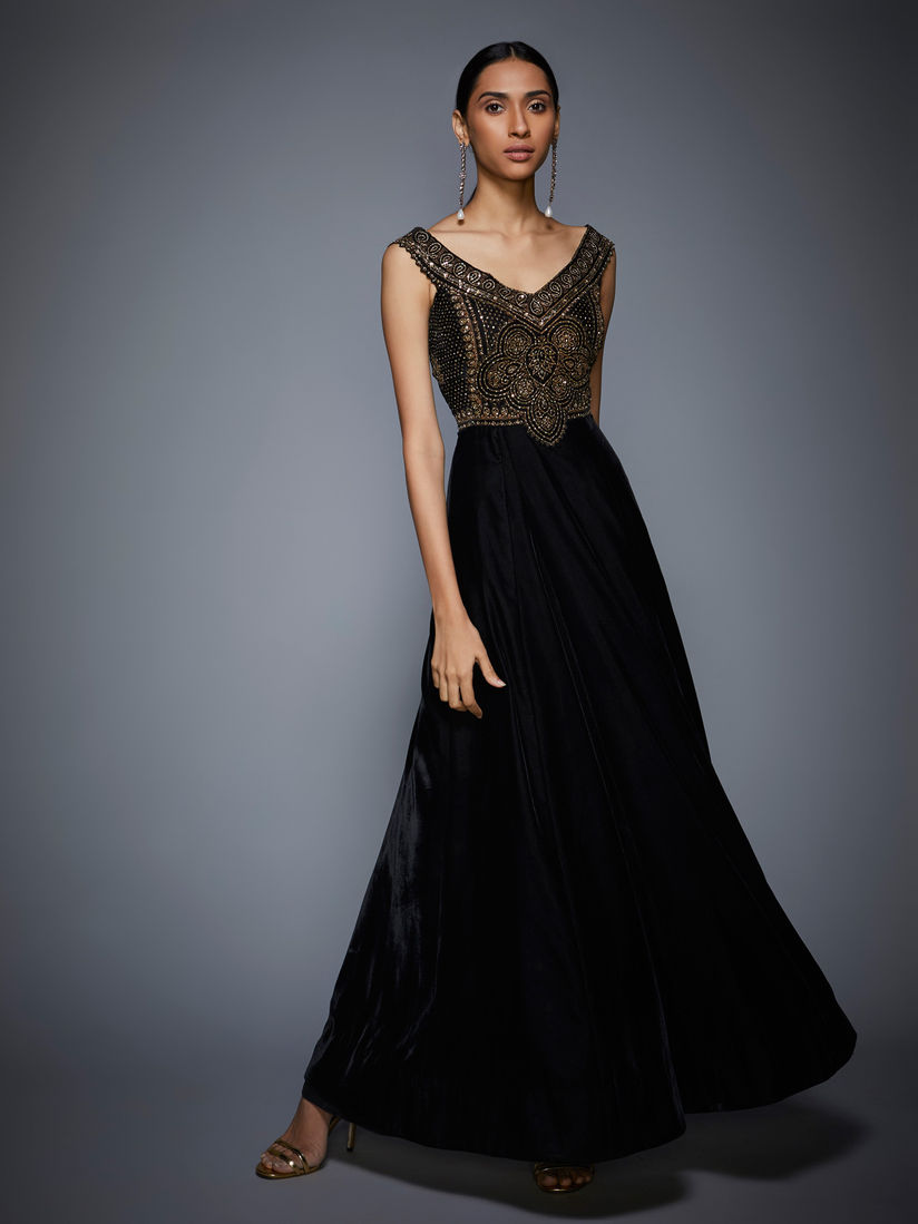 black gown sleeveless