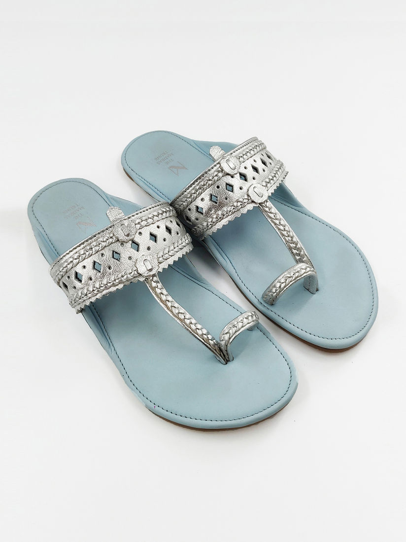 Silver kolhapuri chappal online Clearance