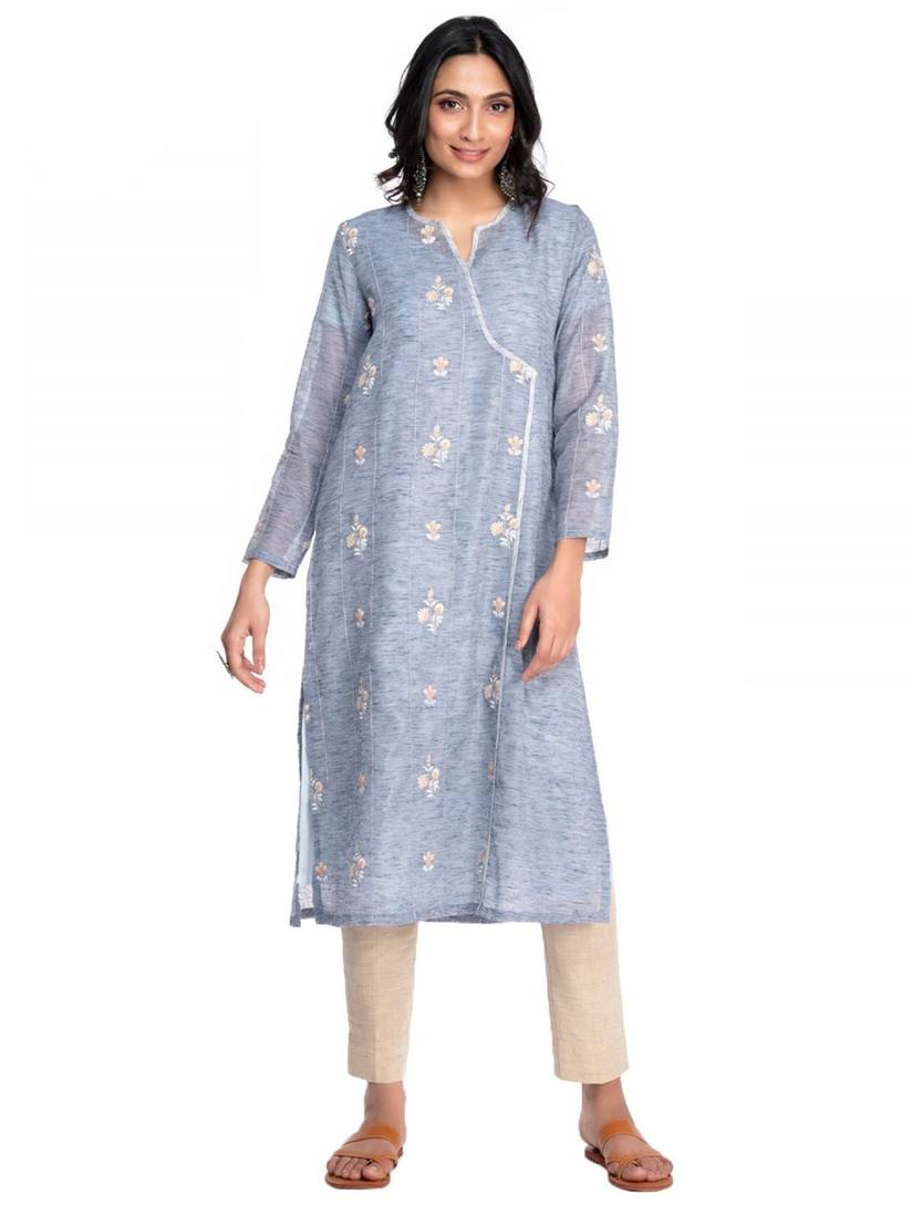 Kurtis Kurtas And Tunics Buy Idar Women S Sky Blue Chanderi 3 4th Sleeves Straight Kurti Onine Nykaa Fashion