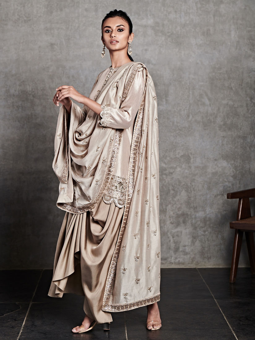 Jayanti Reddy Salwar Suits And Sets Buy Jayanti Reddy Beige Short Tunic With Cowl Skirt Dupatta Set Of 3 Online Nykaa Fashion However, further evidence started to turn up in 2015. jayanti reddy beige short tunic with cowl skirt dupatta customisable set of 3