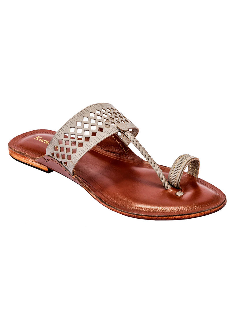 Korakari Kolhapuris Buy Korakari Diamond Punching Light Brown Base Pure Leather Kolhapuri Chappal Online Nykaa Fashion Are available online in wide varieties, colour and styles. nykaa fashion
