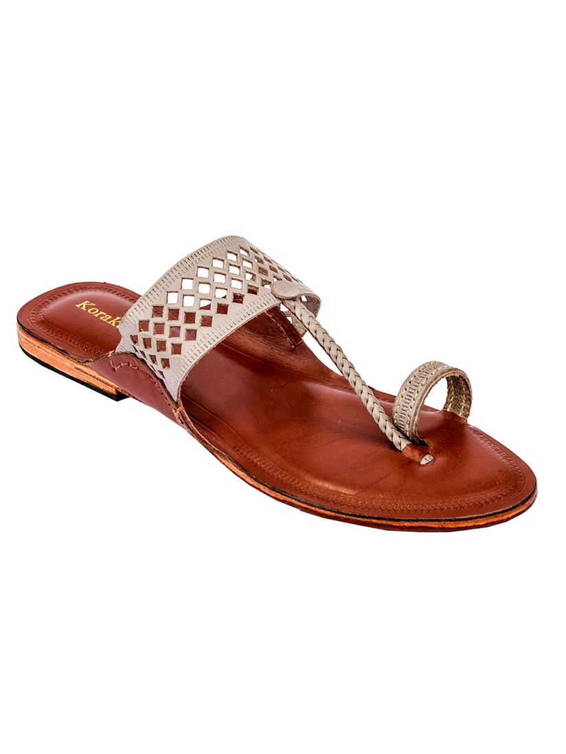 Korakari Kolhapuris Buy Korakari Diamond Punching Brown Base Pure Leather Kolhapuri Chappal Online Nykaa Fashion Are available online in wide varieties, colour and styles. nykaa fashion