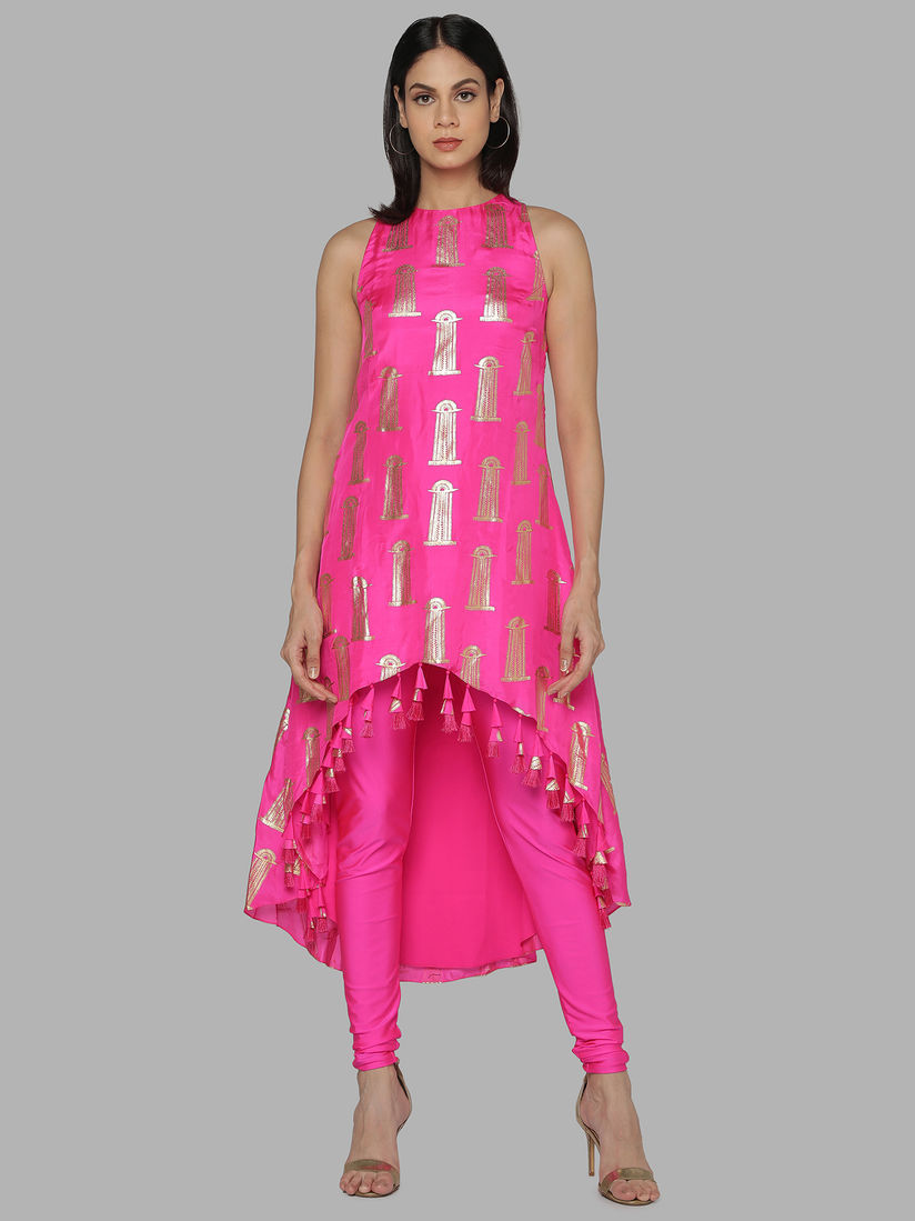 Masaba Kurtis Kurtas And Tunics Buy Masaba Pink Printed High Low Blooming Pillar Tunic Online Nykaa Fashion Rightfully labelled, 'masaba', the brand is associated with unconventional print patterns and fusion trends, making it all the more recognisable. masaba pink printed high low blooming pillar tunic