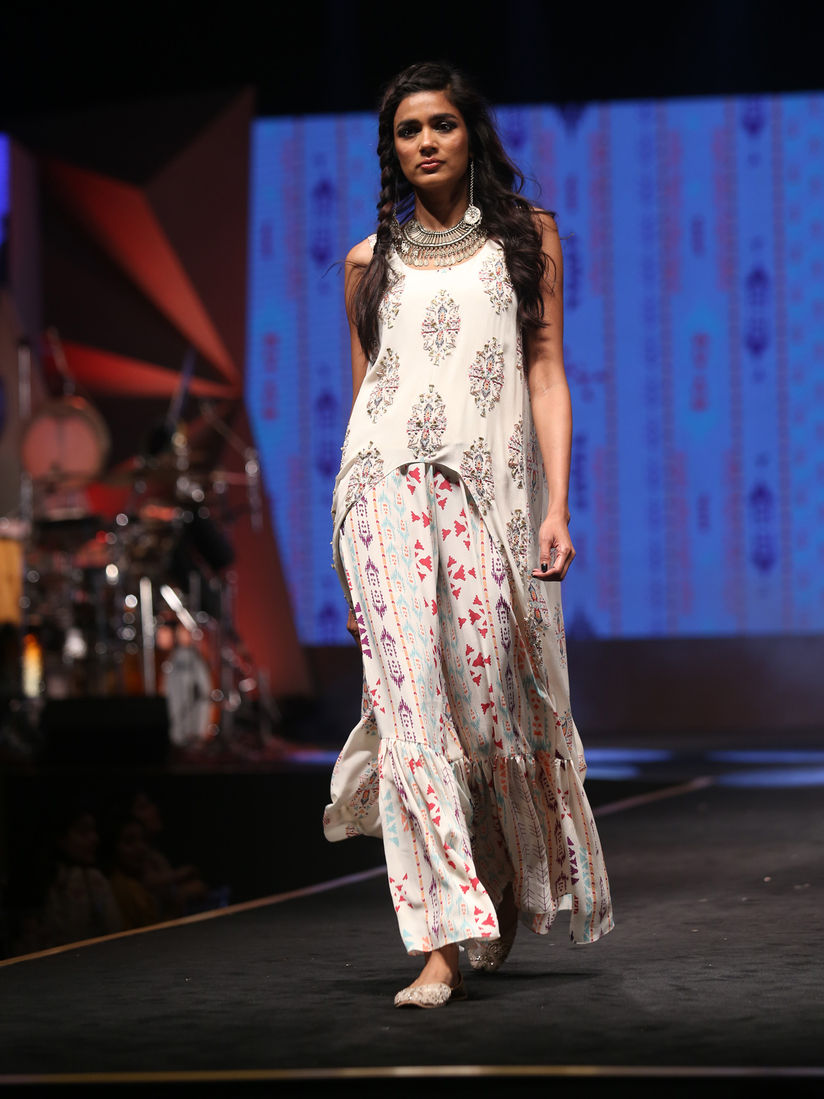 Payal Singhal Salwar Suits And Sets Buy Payal Singhal Azizah Asymmetric Kurta With Sharara Pants Set Of 2 Online Nykaa Fashion Explore payal singhal's wedding outfits ranging from latest designer wedding lehengas, sarees, anarkalis & dresses for women & sherwani, kurta pyjamas for men @weddingsutra.com. payal singhal azizah asymmetric kurta with sharara pants customisable set of 2