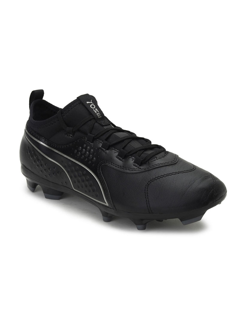 puma black football shoes
