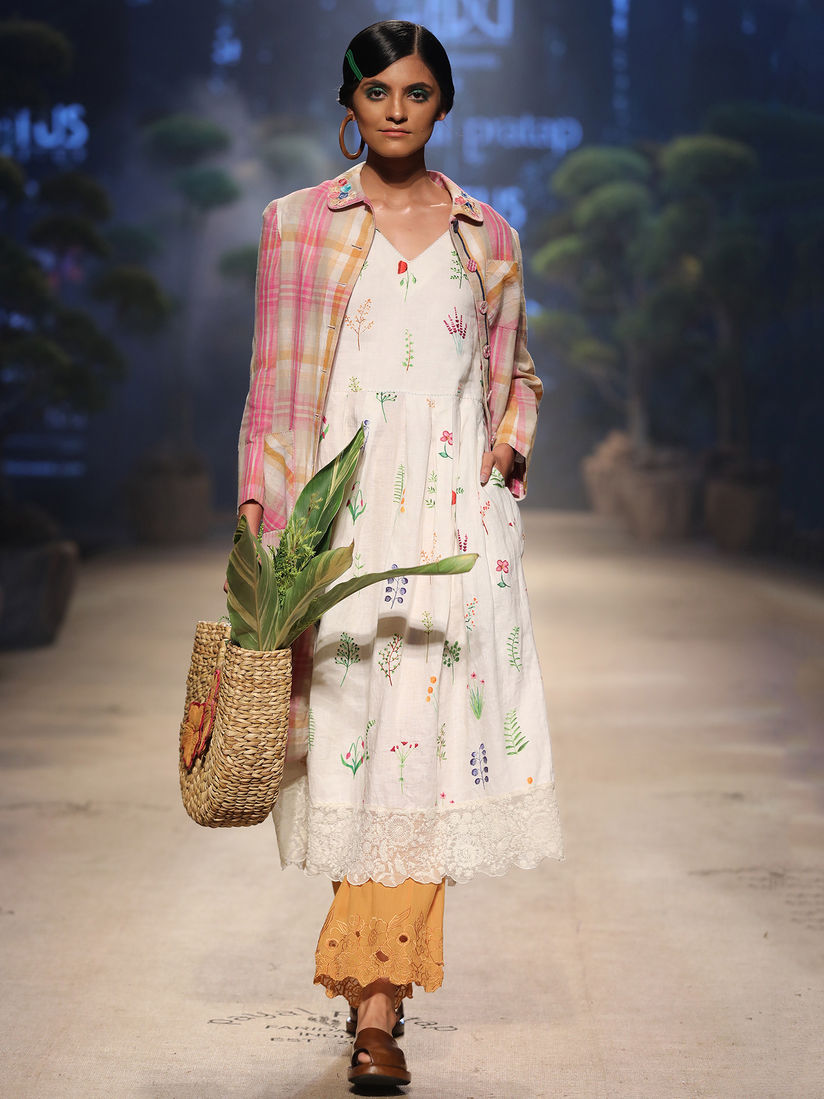 Payal Pratap Dresses Buy Payal Pratap Multi Embroidered Dress Online Nykaa Fashion Parcourez notre sélection de pratap payal :